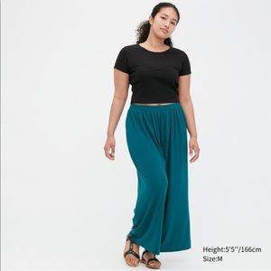 Uniqlo Ribbed Cropped Short Sleeve T-Shirt